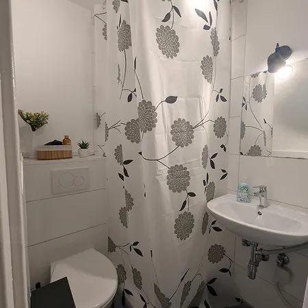 Apartment Cozy With Private Bathroom And Terrasse